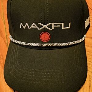 Maxfu Black Cap with Red Detail